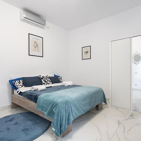 Blue-Line-Apartment-Unirii Bukurešť Exteriér fotografie