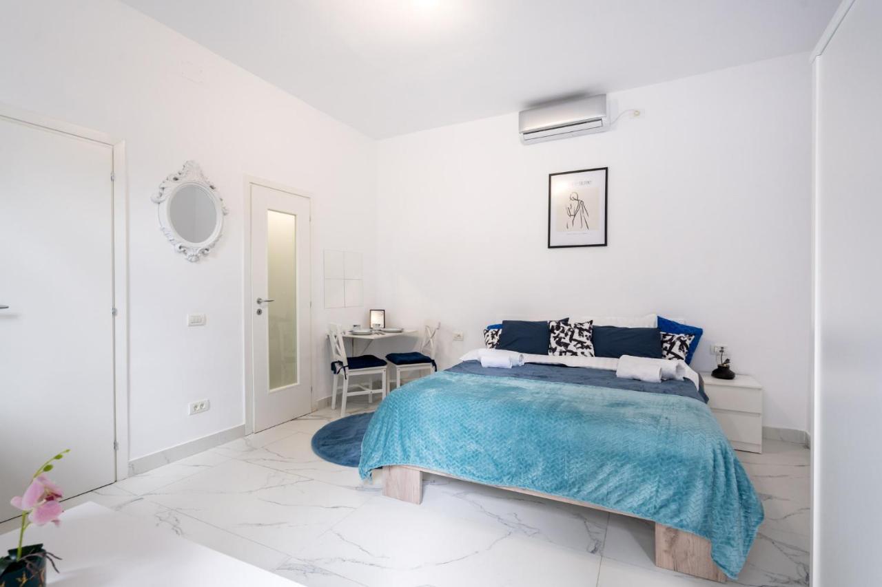 Blue-Line-Apartment-Unirii Bukurešť Exteriér fotografie