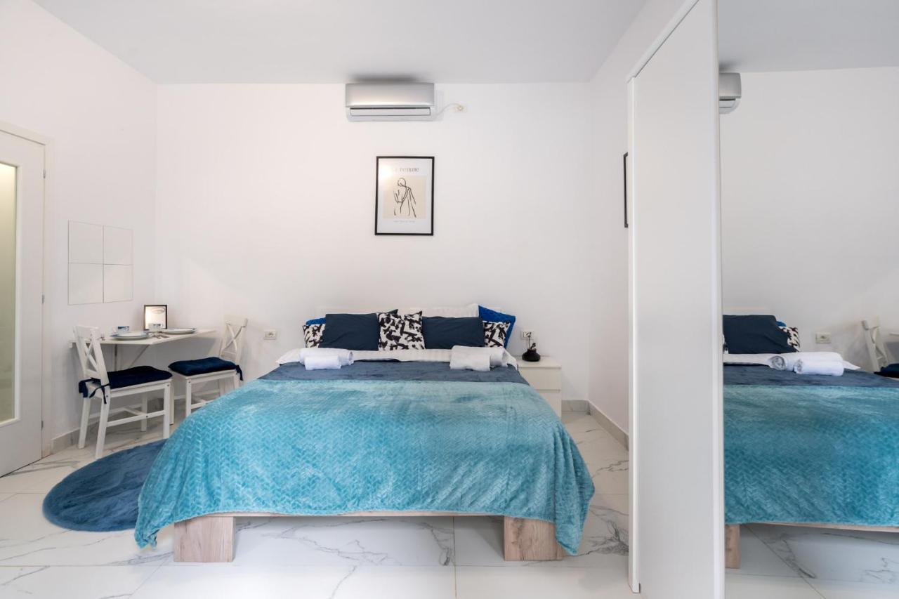 Blue-Line-Apartment-Unirii Bukurešť Exteriér fotografie